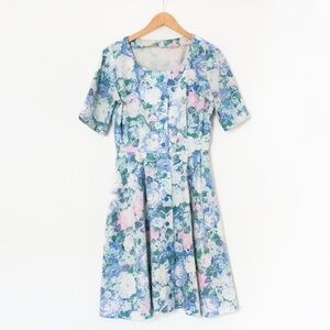 Vintage 70’s/80’s Floral Pattern Short Sleeved Button Down Dress | Size 10